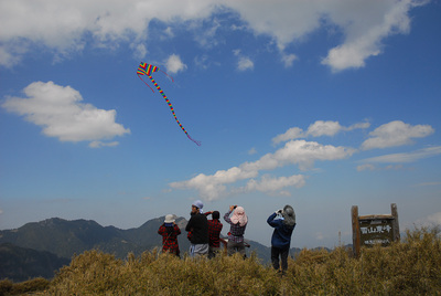 003-32_劉清泉_雪山東峯紙鳶飛揚