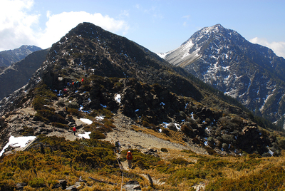 020-21_劉清泉_五岩峰與南湖大山殘雪